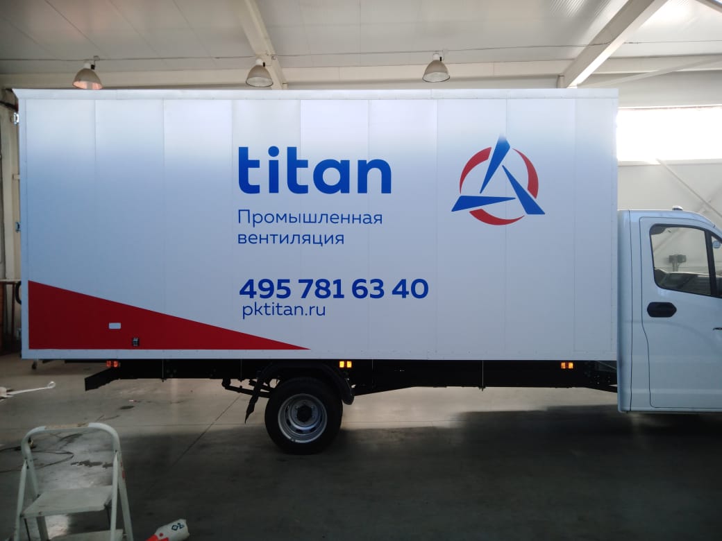 Реклама на грузовом транспорте Titan